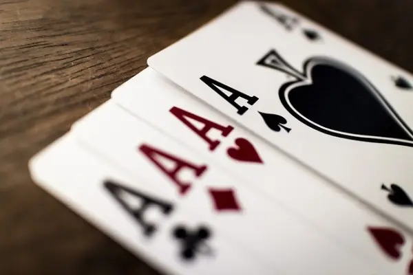 Blackjack im Online Casino und die Offline Variante im Vergleich