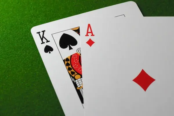 Die grundlegenden Entscheidungen beim Blackjack im Online Casino