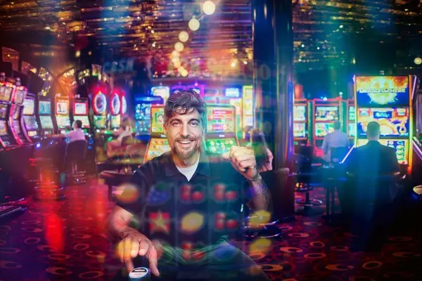 Wie spielt man Spielautomaten und greift Gewinne im Casino ab?